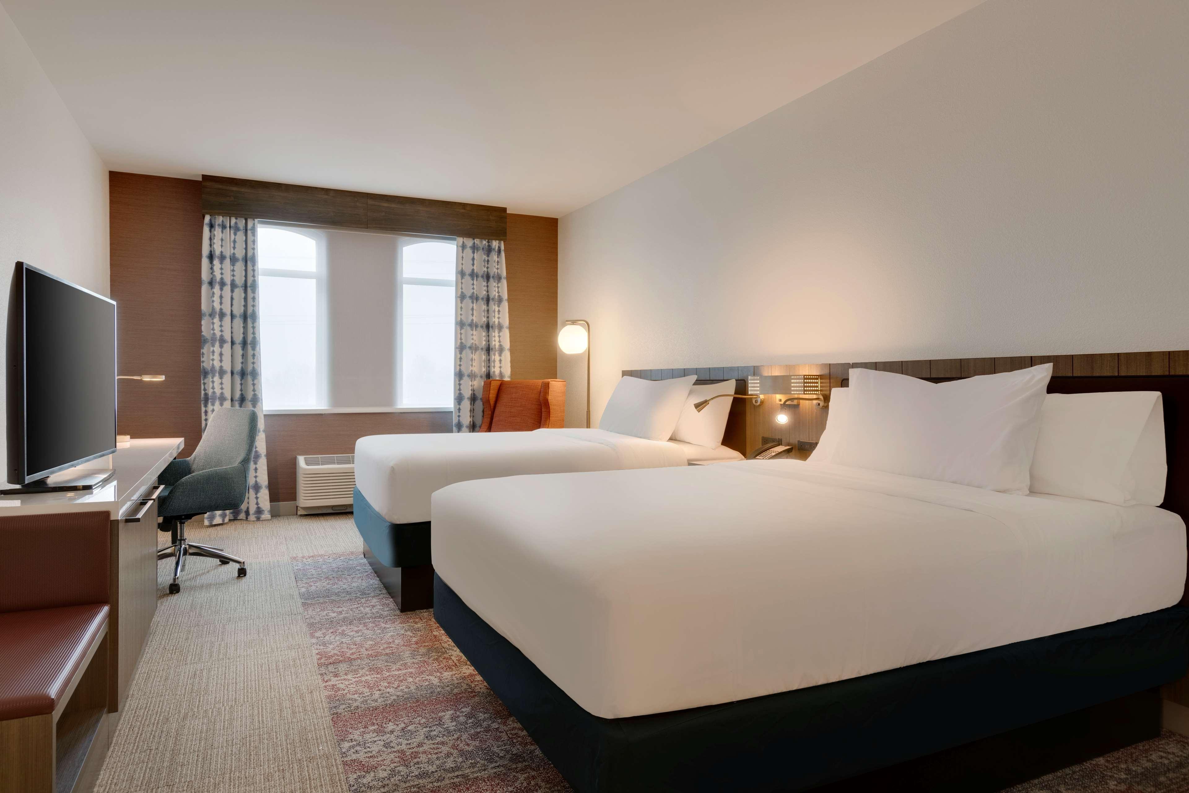 Hilton Garden Inn Haymarket Exteriör bild