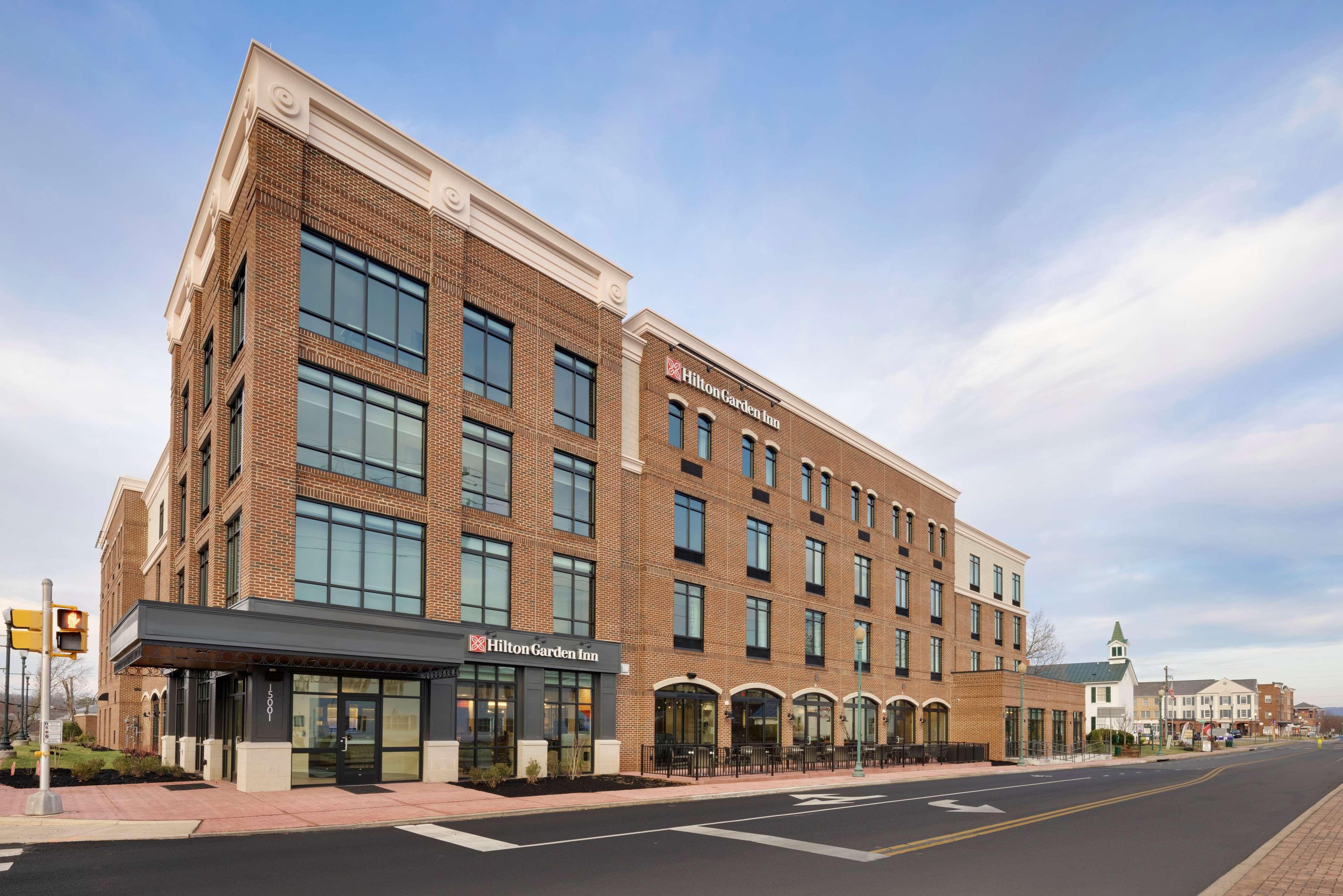 Hilton Garden Inn Haymarket Exteriör bild