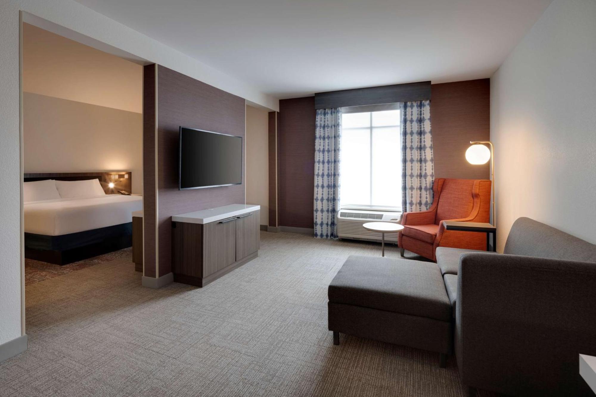 Hilton Garden Inn Haymarket Exteriör bild